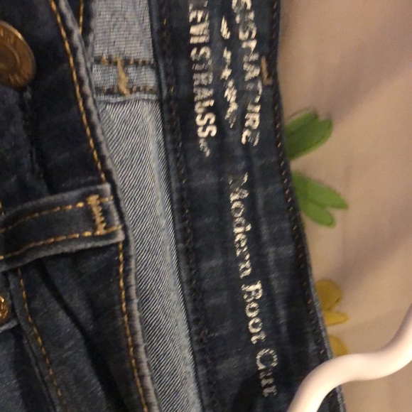 These are natural jeans they’re blue - Picture 3 of 5